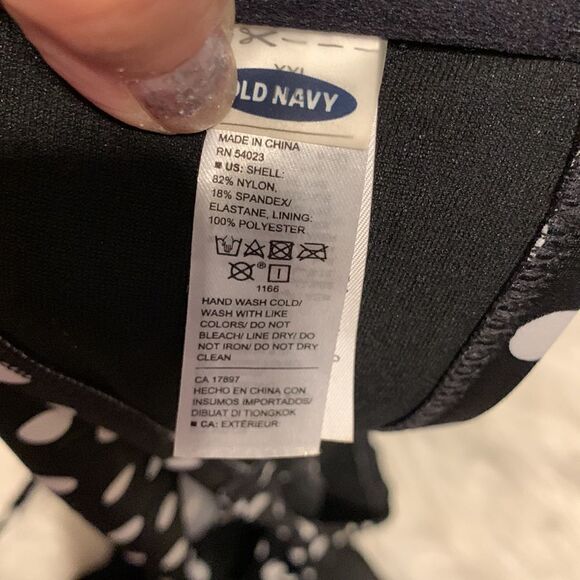 Old Navy two-piece black swimsuit. XXL top and XL bottom - Picture 7 of 8